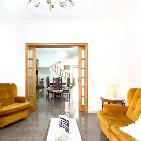 4 Bedrooms House With Sea View Furnished Terrace And Wifi At 7 Km Away From The Hébergement de vacances *