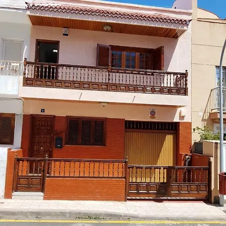 4 Bedrooms House With Sea View Furnished Terrace And Wifi At 7 Km Away From The Hébergement de vacances